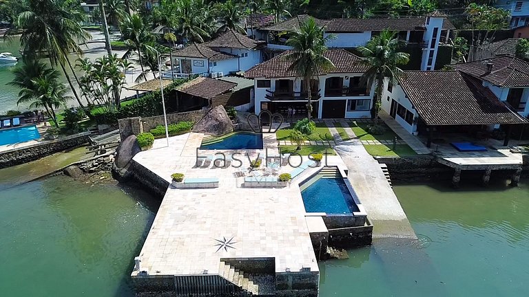 Casa de vacaciones en Angra dos Reis con vista al mar piscin