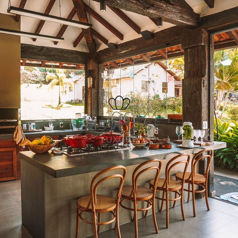 Casa de vacaciones en Itaipava con piscina