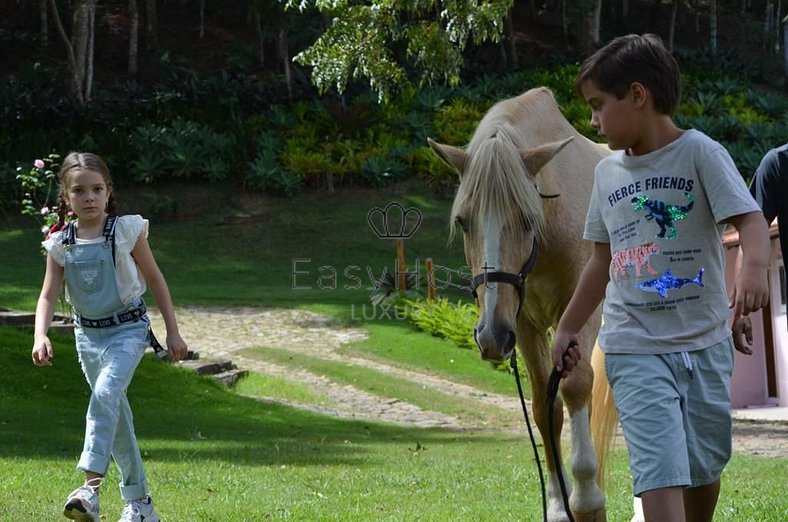 Casa de vacaciones en Itaipava con piscina