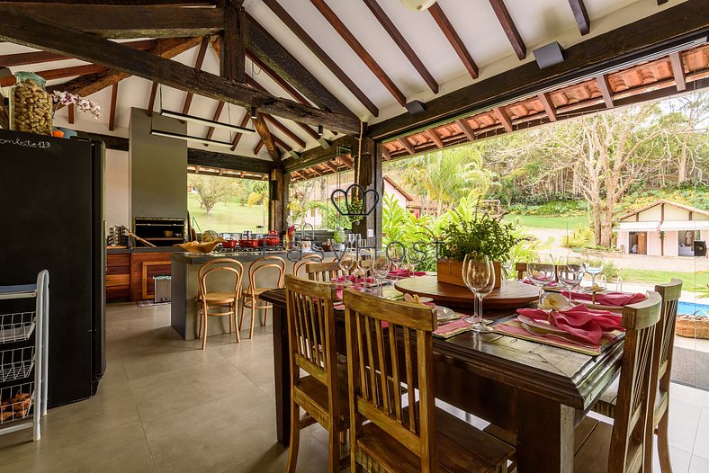 Casa de vacaciones en Itaipava con piscina