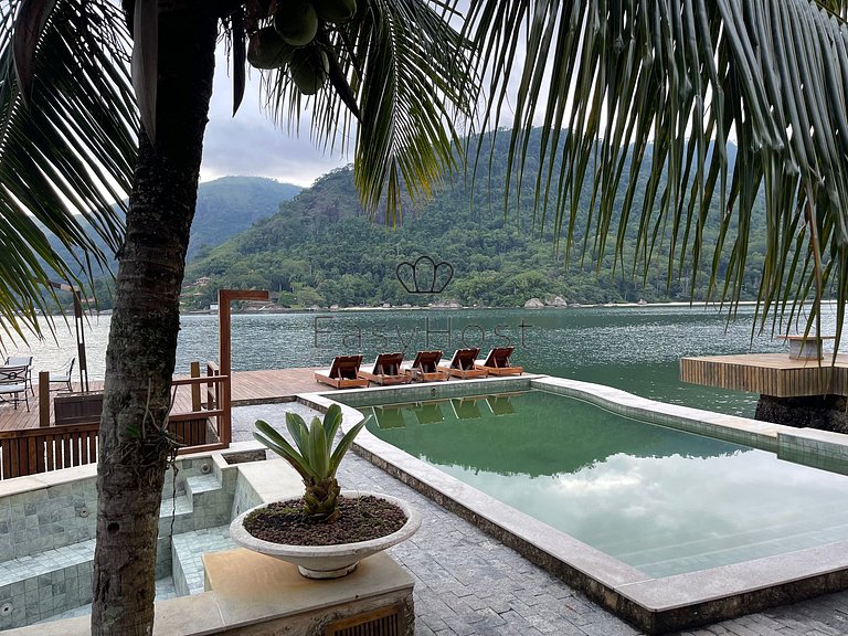 Casa em ilha em Angra dos Reis com piscina beira mar, jacuzz