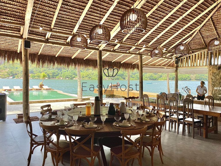 Casa em ilha em Angra dos Reis com piscina beira mar, jacuzz