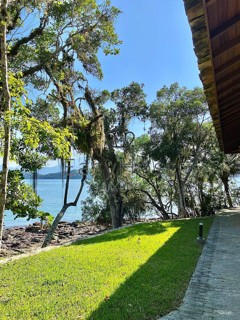 Casa em ilha em Angra dos Reis com piscina beira mar, jacuzz