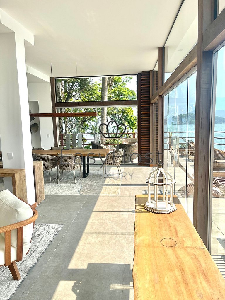 Casa em ilha em Angra dos Reis com piscina beira mar, jacuzz