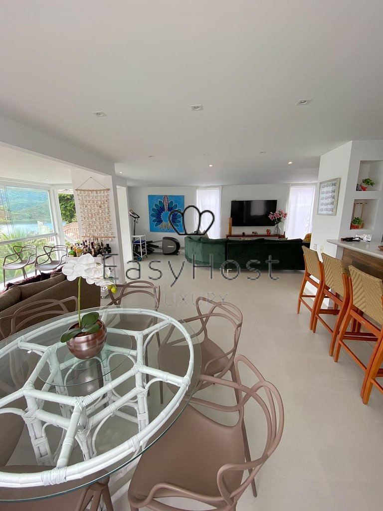 Casa en condomínio en venta en Angra dos Reis