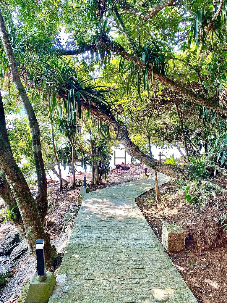 Casa en la isla de Angra dos Reis con piscina junto al mar,