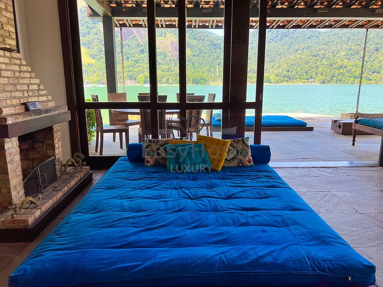 Casa en venta en Angra dos Reis con piscina junto al mar - A