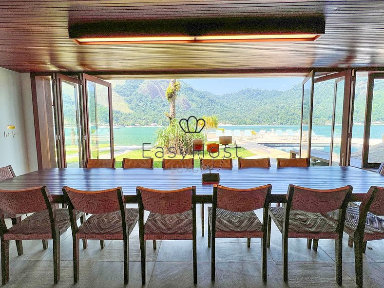 Casa en venta en Angra dos Reis con piscina junto al mar - A