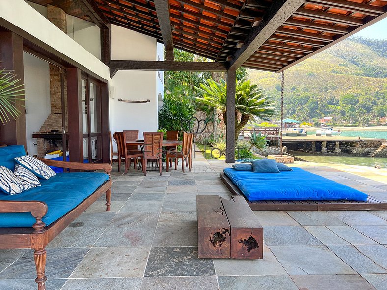 Casa en venta en Angra dos Reis con piscina junto al mar - A