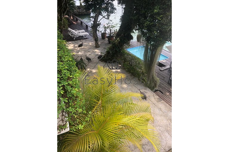 Casa en venta en Angra dos Reis junto al mar