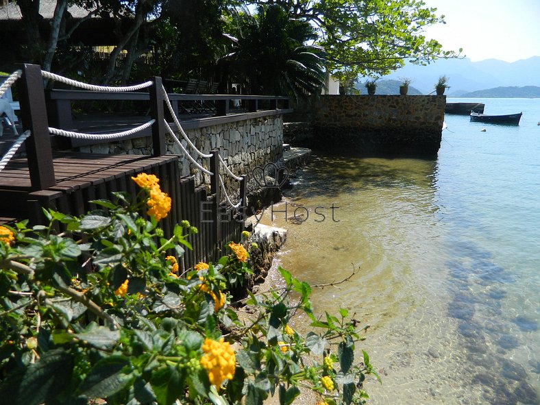 Casa en venta en Angra dos Reis junto al mar