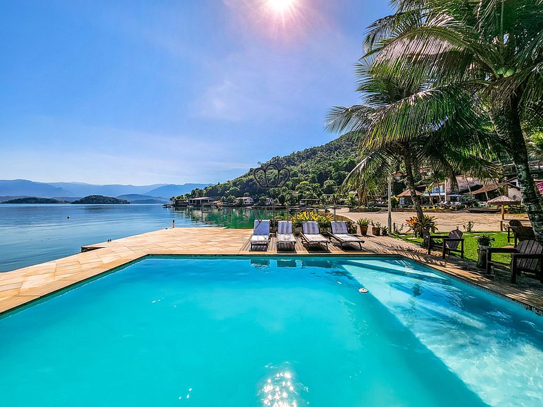 Casa para temporada em Angra dos Reis com piscina e praia