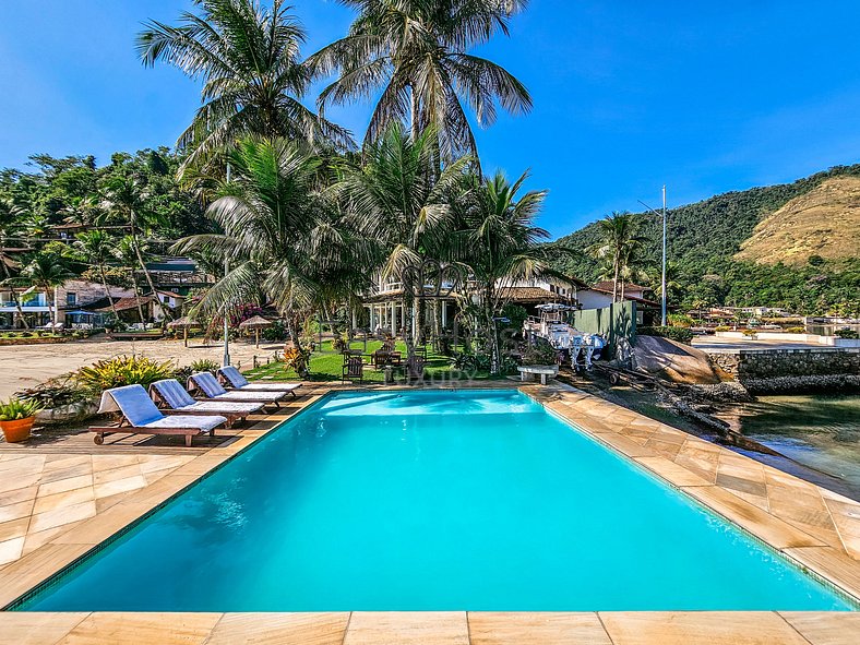 Casa para temporada em Angra dos Reis com piscina e praia