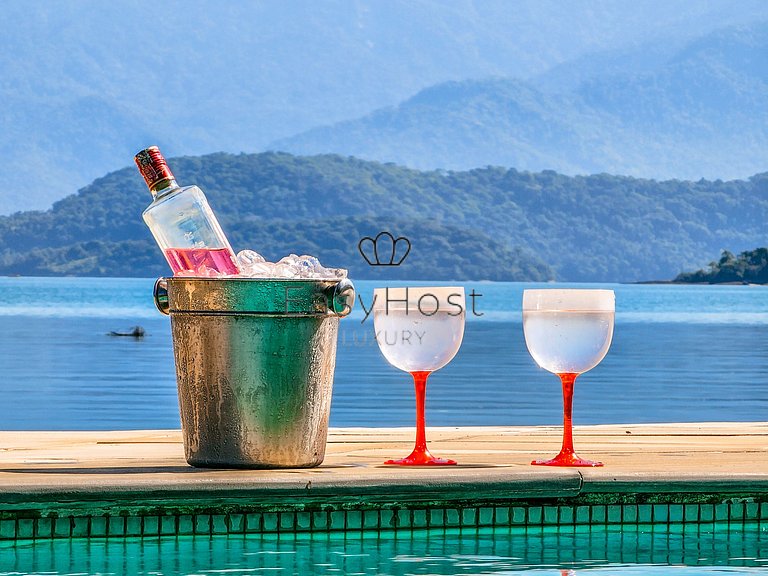 Casa para temporada em Angra dos Reis com piscina e praia