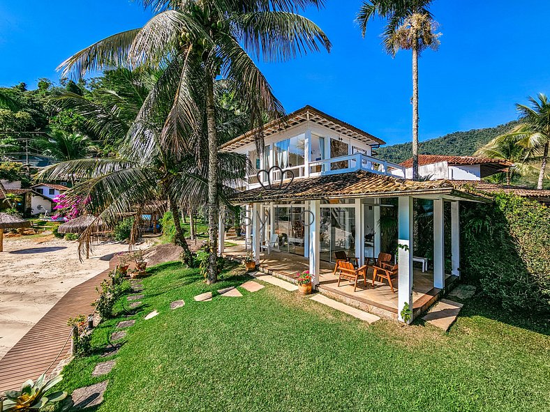 Casa para temporada em Angra dos Reis com piscina e praia