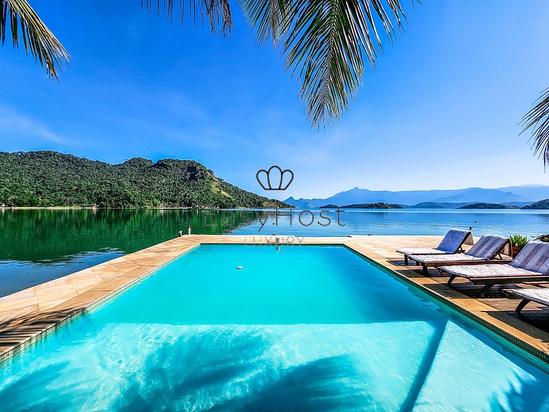 Casa para temporada em Angra dos Reis com piscina e praia