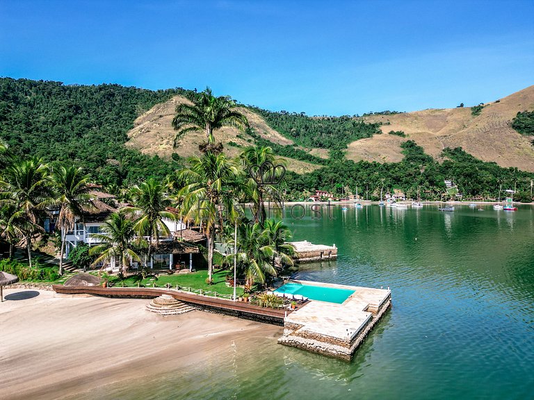 Casa para temporada em Angra dos Reis com piscina e praia