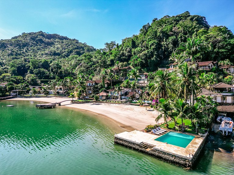 Casa para temporada em Angra dos Reis com piscina e praia
