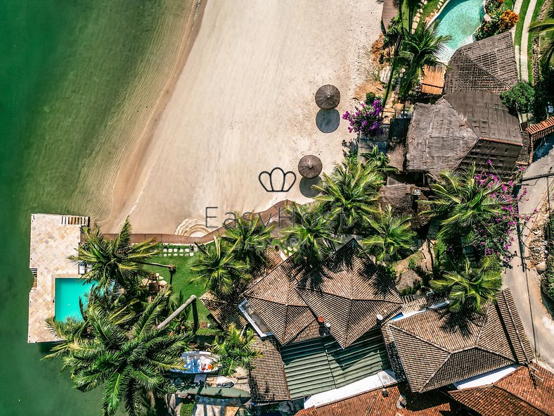 Casa para temporada em Angra dos Reis com piscina e praia