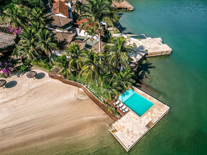 Casa para temporada em Angra dos Reis com piscina e praia