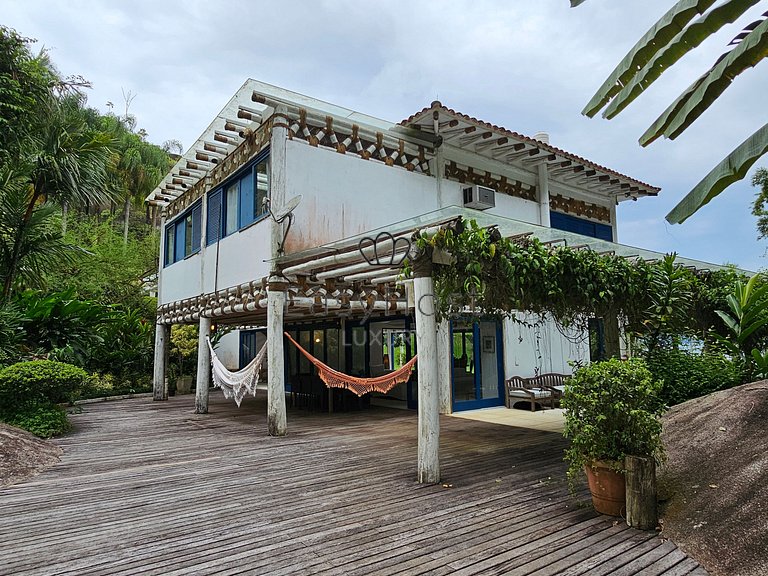 Casa para temporada em Angra dos Reis com piscina, praia e s