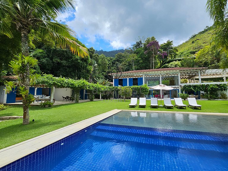 Casa para temporada em Angra dos Reis com piscina, praia e s