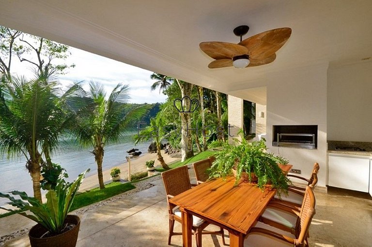 Casa pé na areia à venda em Angra dos Reis