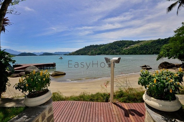 Casa pé na areia à venda em Angra dos Reis