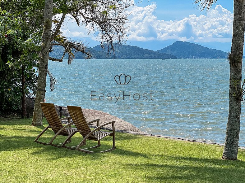 Casa pé na areia à venda em Paraty