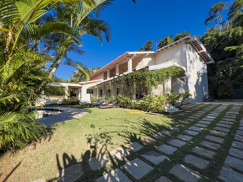 House for rent in Paraty with pool in exclusive condominium