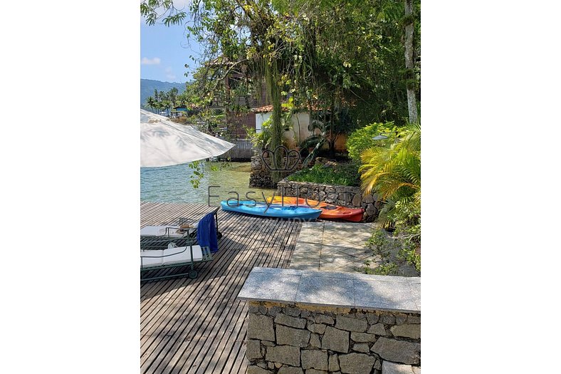 House for sale in Angra dos Reis by the sea