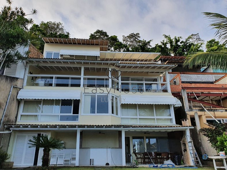 House for sale in Angra dos Reis by the sea