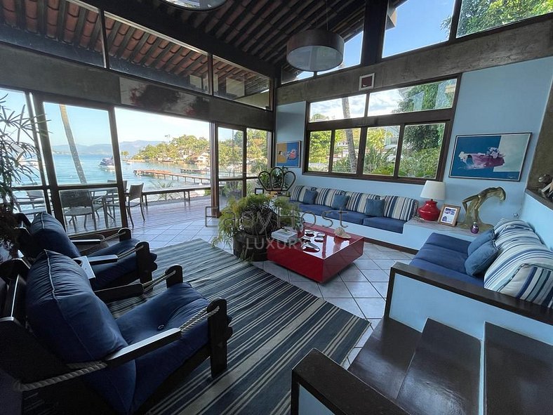 House for sale in Angra dos Reis by the sea