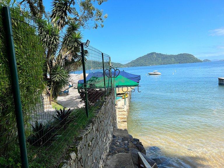 House for sale in Angra dos Reis in condominium