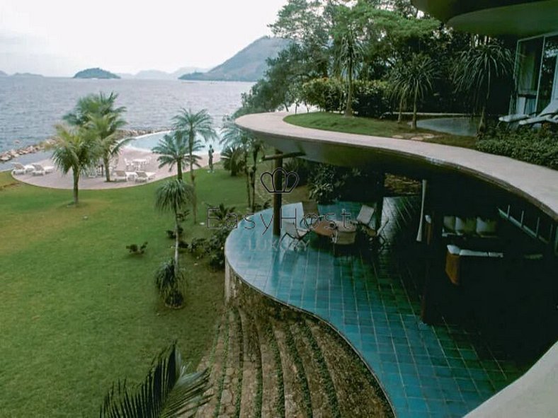 Island for sale in Angra dos Reis with swimming pool by the