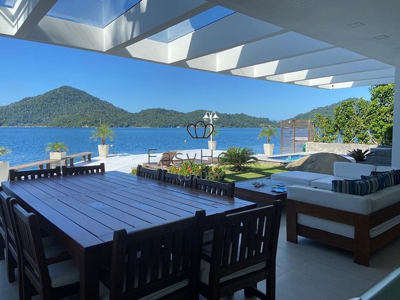 Luxury house by the sea for sale in Angra dos Reis