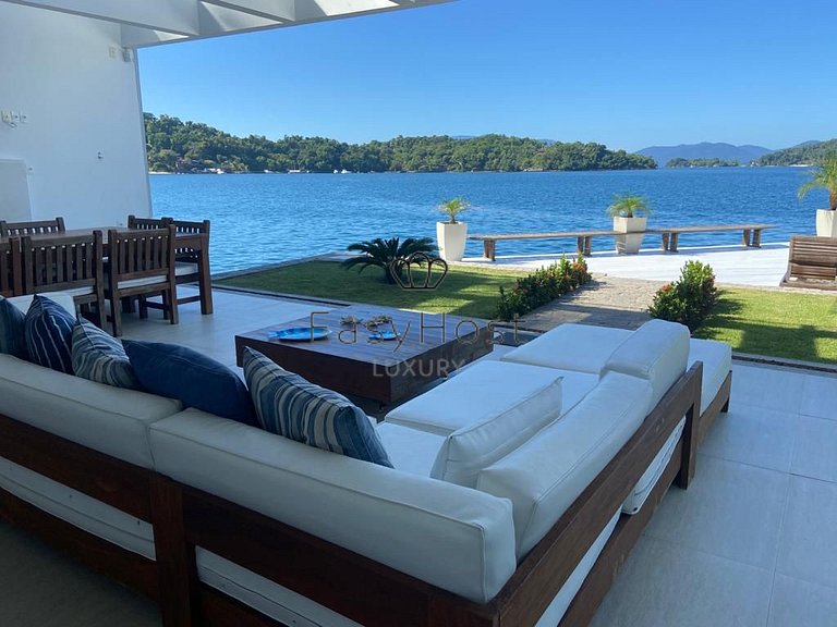 Luxury house by the sea for sale in Angra dos Reis