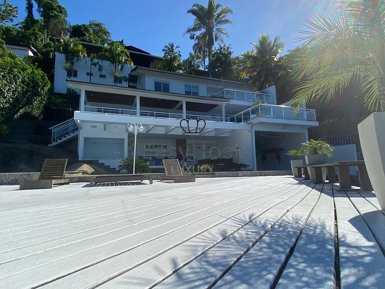 Luxury house by the sea for sale in Angra dos Reis