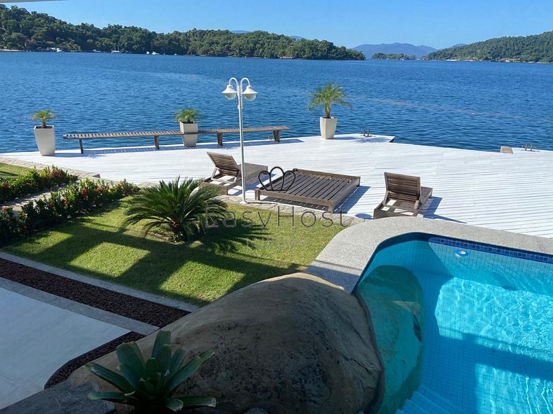 Luxury house by the sea for sale in Angra dos Reis