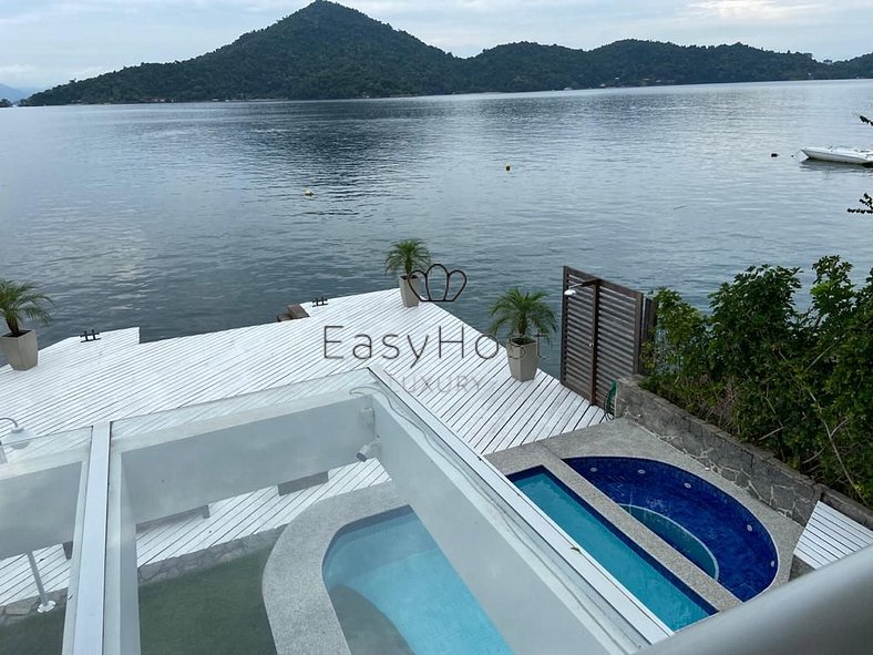 Luxury house by the sea for sale in Angra dos Reis