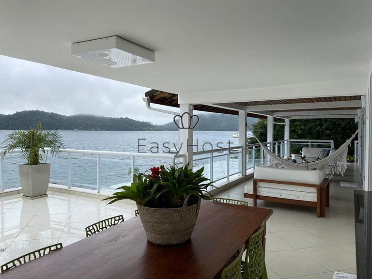 Luxury house by the sea for sale in Angra dos Reis