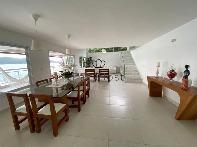 Luxury house by the sea for sale in Angra dos Reis