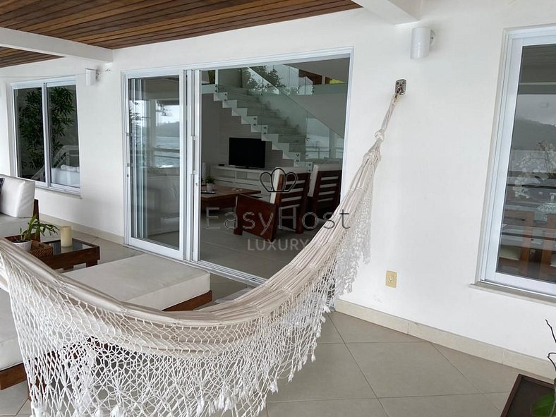 Luxury house by the sea for sale in Angra dos Reis