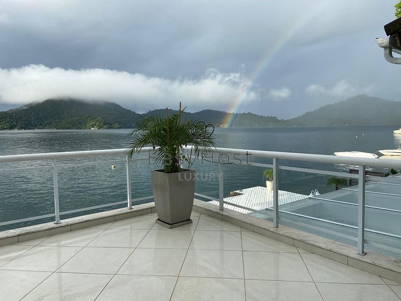 Luxury house by the sea for sale in Angra dos Reis