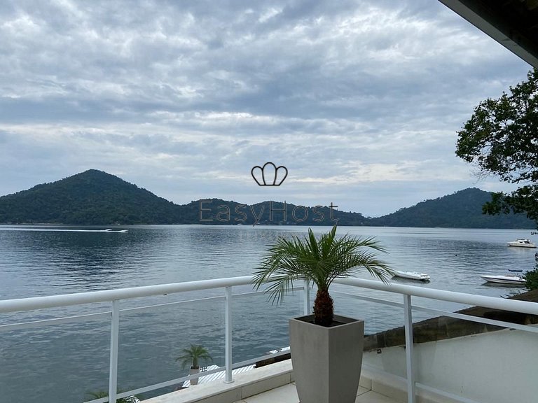 Luxury house by the sea for sale in Angra dos Reis