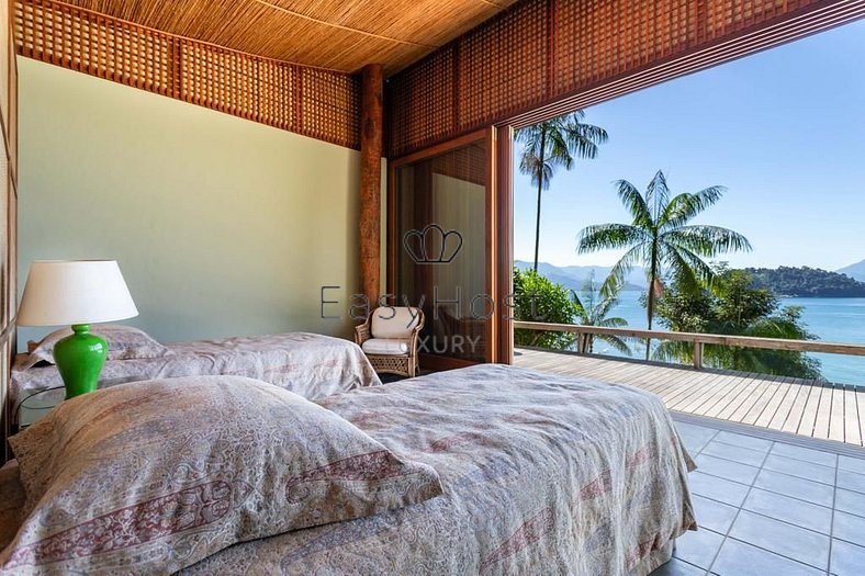 Luxury house for sale in Angra dos Reis with pool and beach