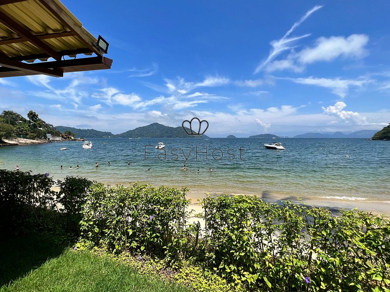 Luxury house rental in Angra dos Reis with beach and pool