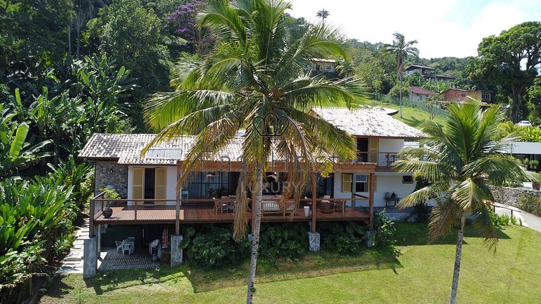 Luxury house rental in Angra dos Reis with beach and pool