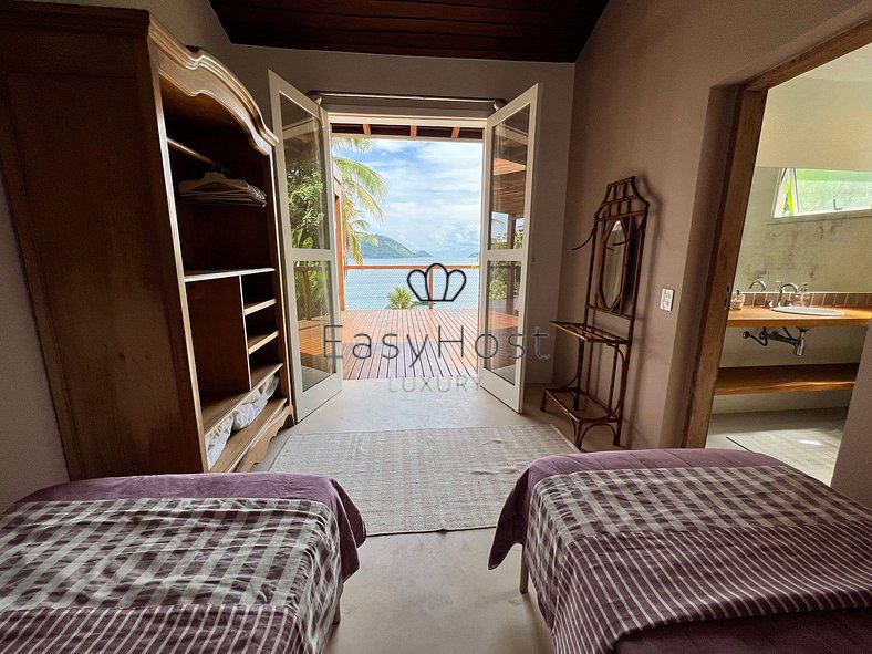 Luxury house rental in Angra dos Reis with beach and pool