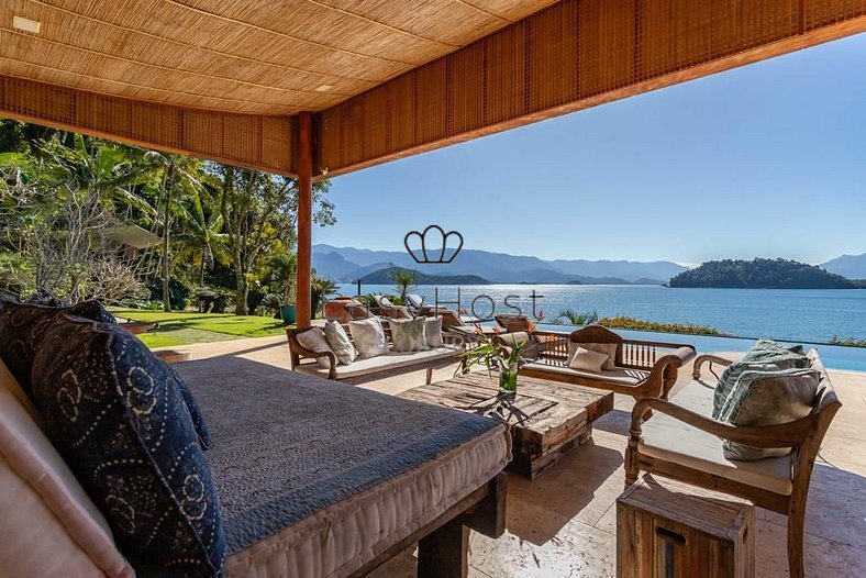 Luxury house rental in Angra dos Reis with pool and beach -